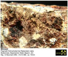 Mitridatit - Pegmatit Hünerkobel bei Rabenstein n. Bodenmais, Bayerischer Wald, Bayern, (D) - Slg. D.Neumann  BNr. 01213.JPG